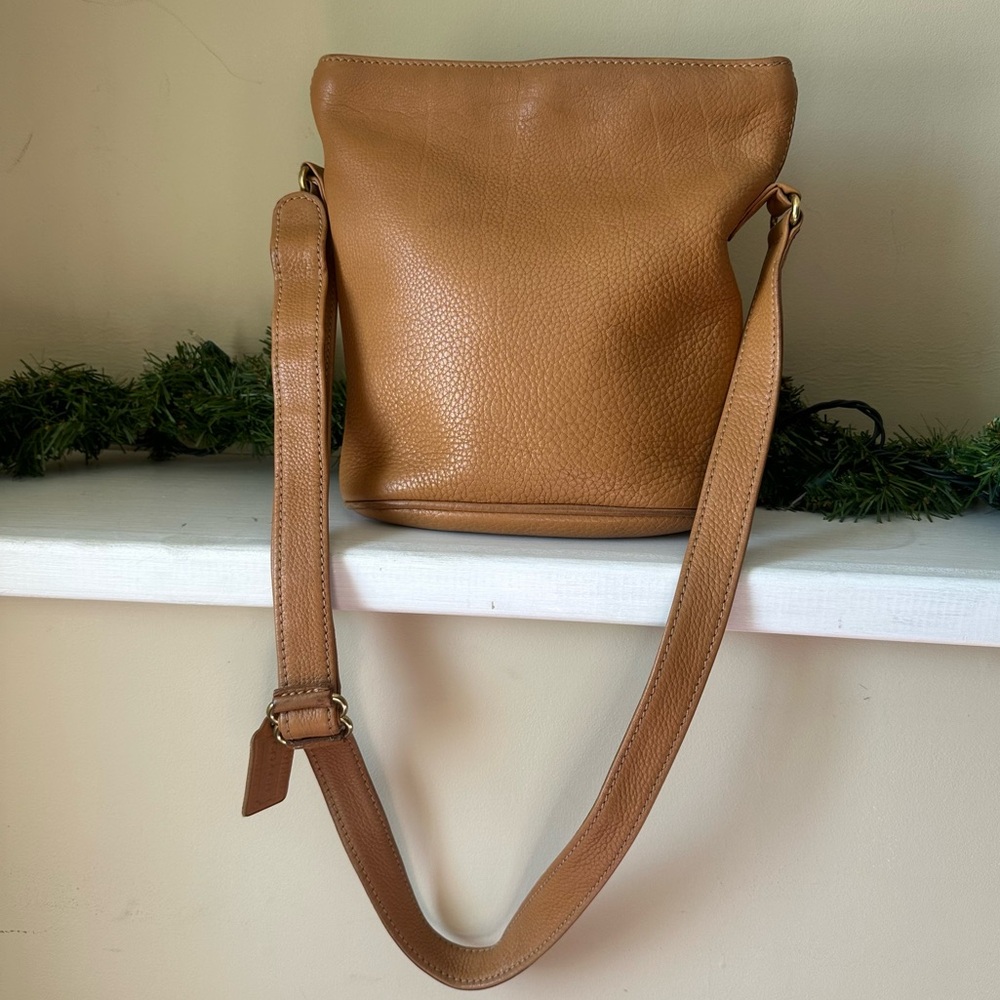 Coach VINTAGE British Tan Pebbled Leather Sonoma Bucket Bag - 4907